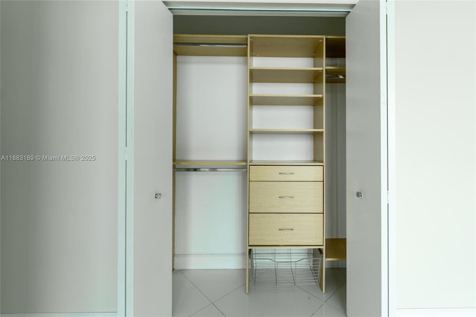900 BISCAYNE BAY CONDO - Residential Lease