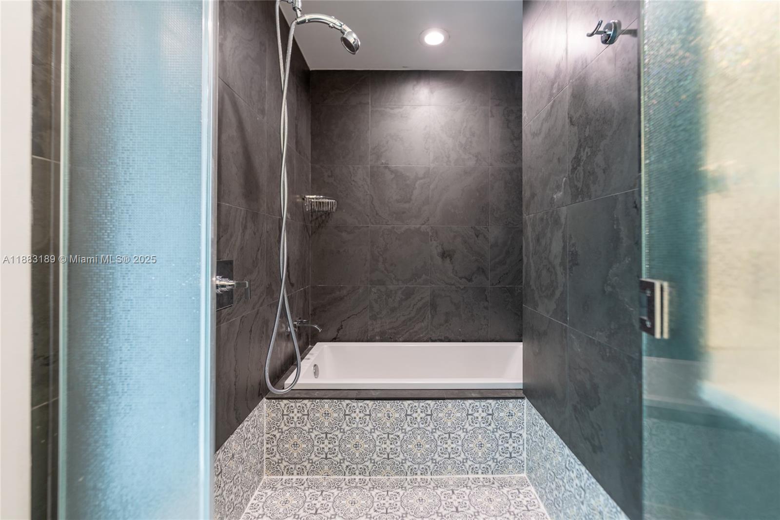 900 BISCAYNE BAY CONDO - Residential Lease