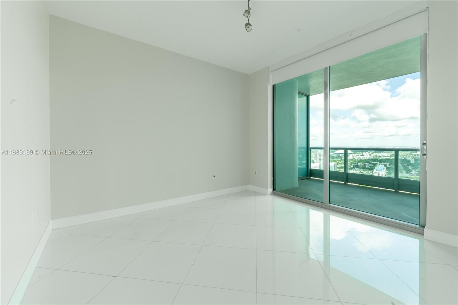 900 BISCAYNE BAY CONDO - Residential Lease
