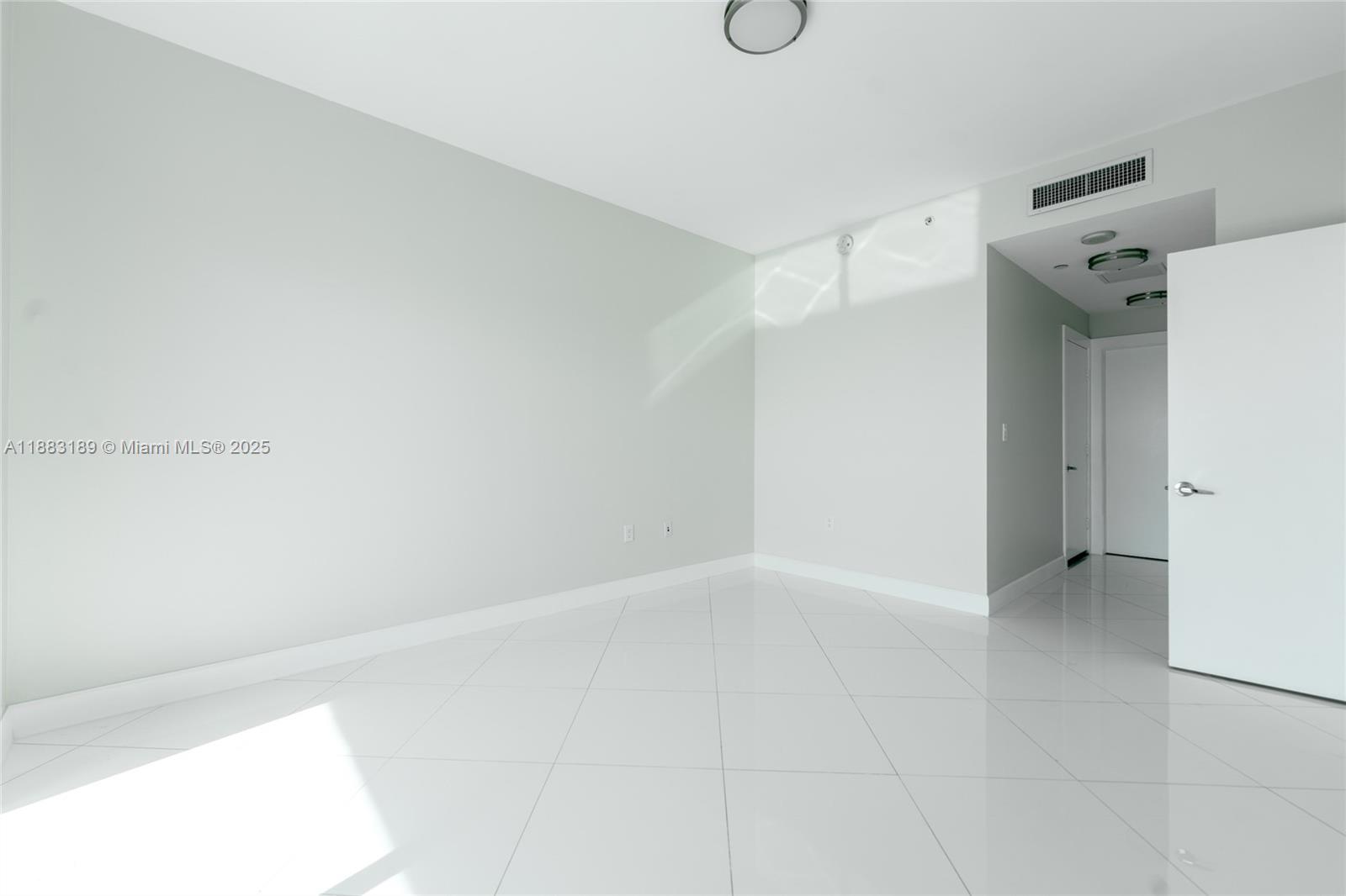 900 BISCAYNE BAY CONDO - Residential Lease