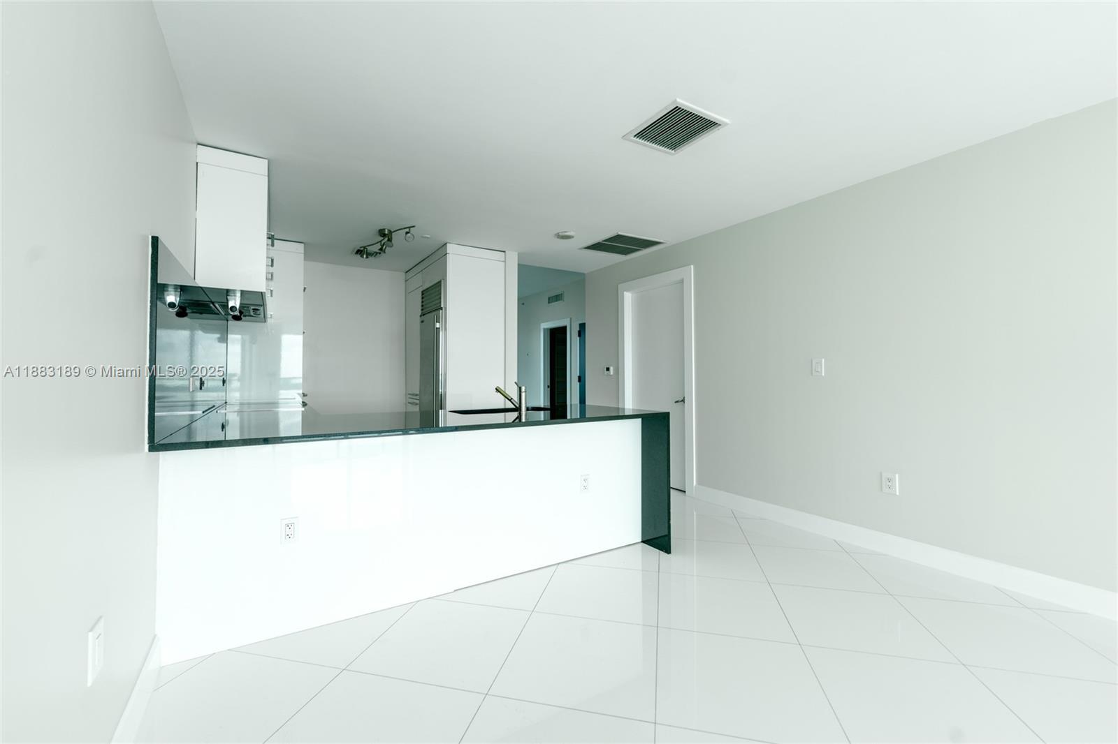 900 BISCAYNE BAY CONDO - Residential Lease