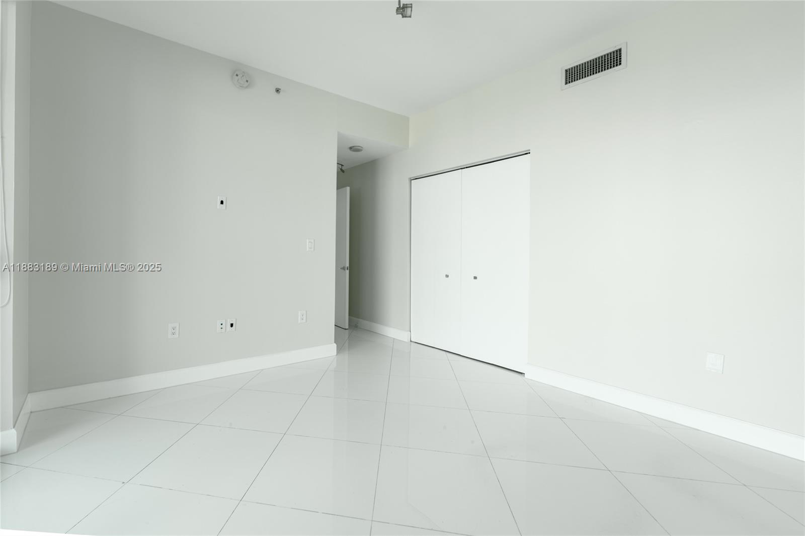 900 BISCAYNE BAY CONDO - Residential Lease