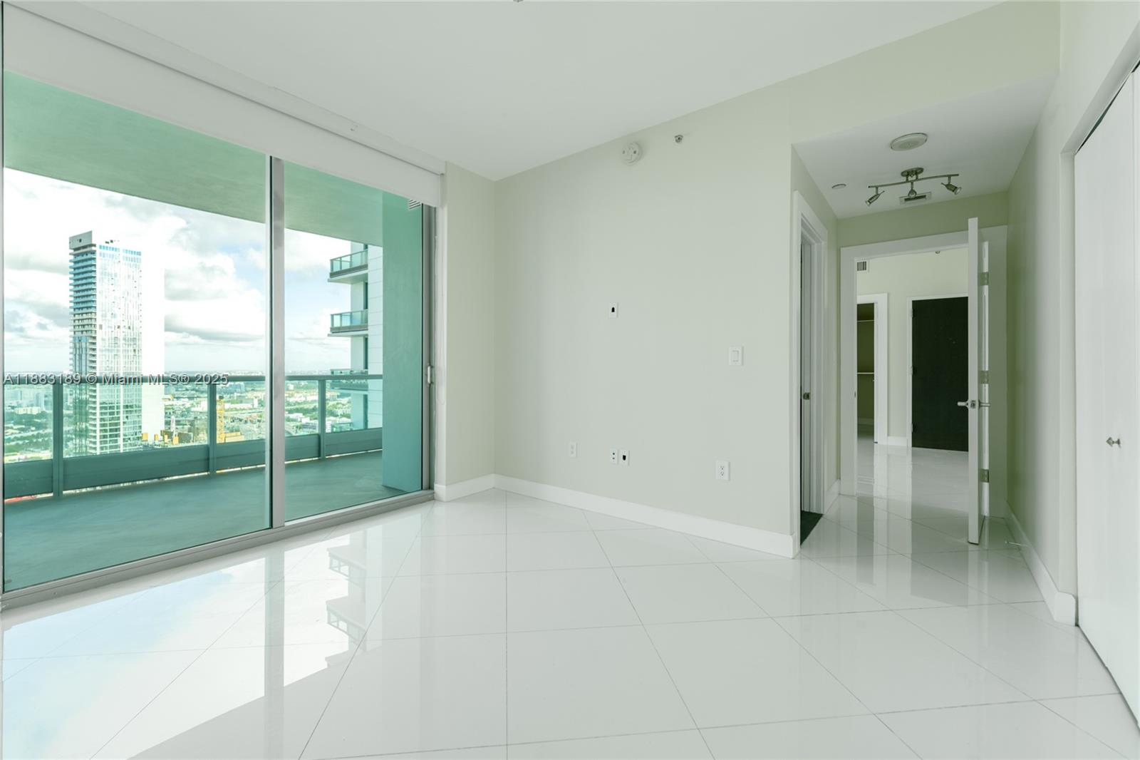 900 BISCAYNE BAY CONDO - Residential Lease