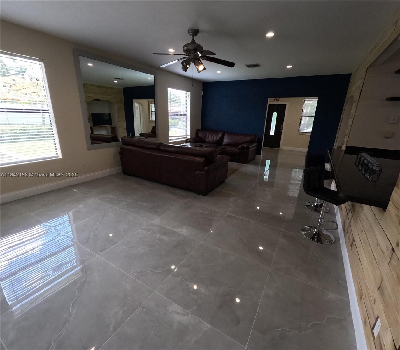 HOLLYWOOD LITTLE RANCHES - Residential Lease