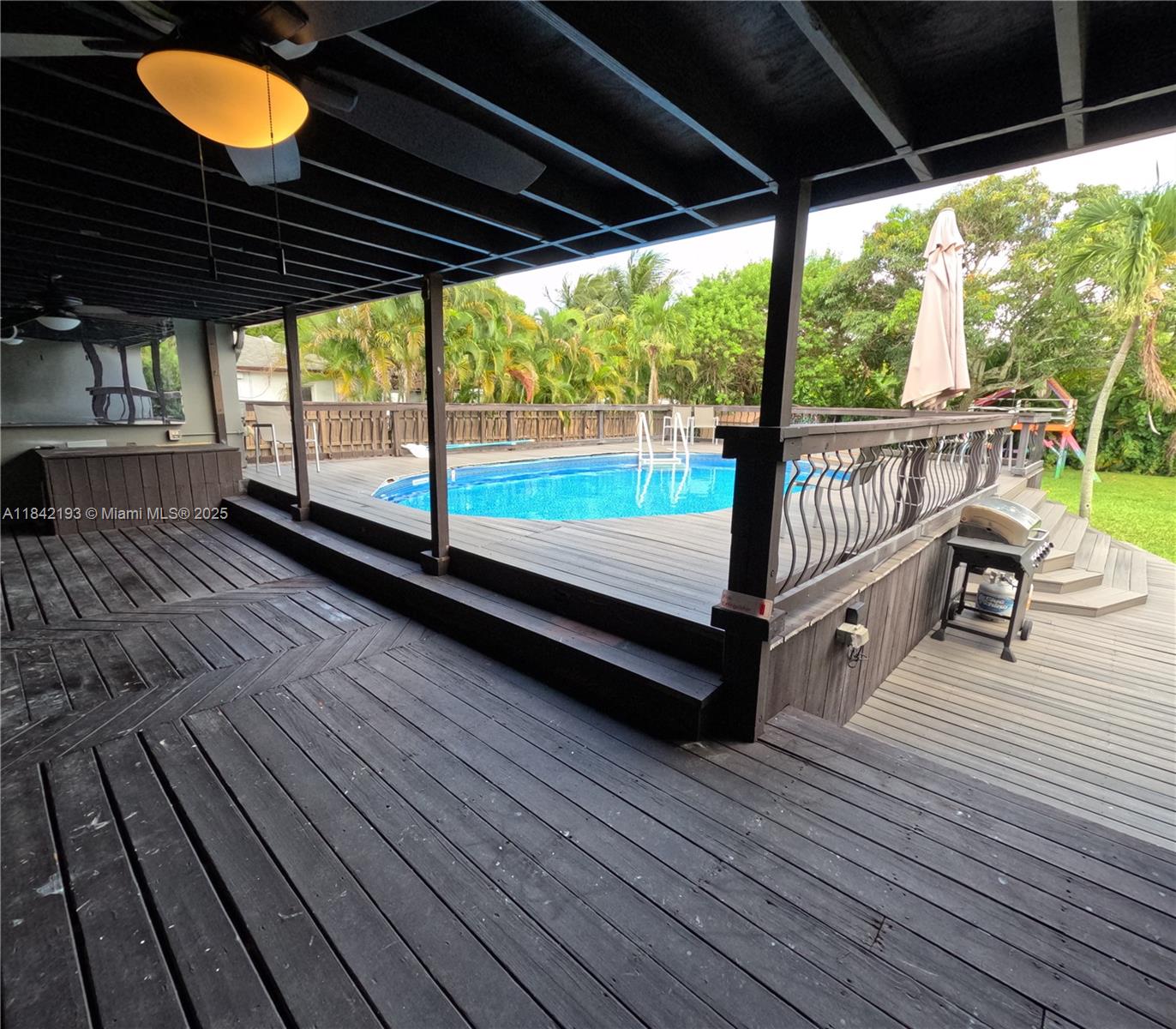 HOLLYWOOD LITTLE RANCHES - Residential Lease