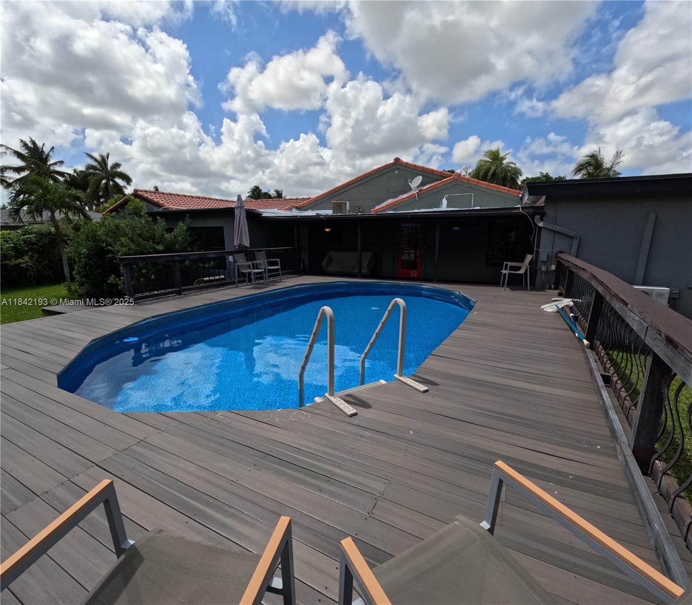 HOLLYWOOD LITTLE RANCHES - Residential Lease