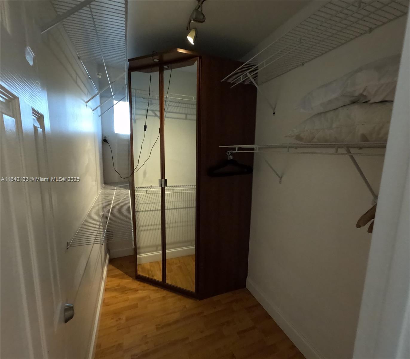 HOLLYWOOD LITTLE RANCHES - Residential Lease