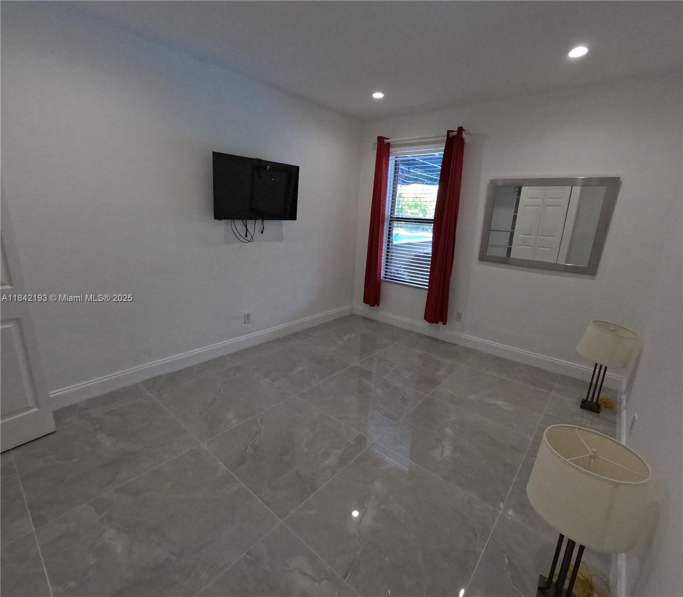 HOLLYWOOD LITTLE RANCHES - Residential Lease