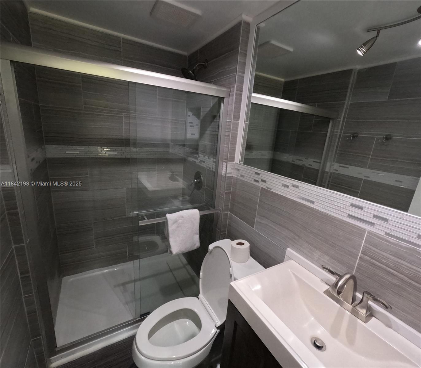 HOLLYWOOD LITTLE RANCHES - Residential Lease