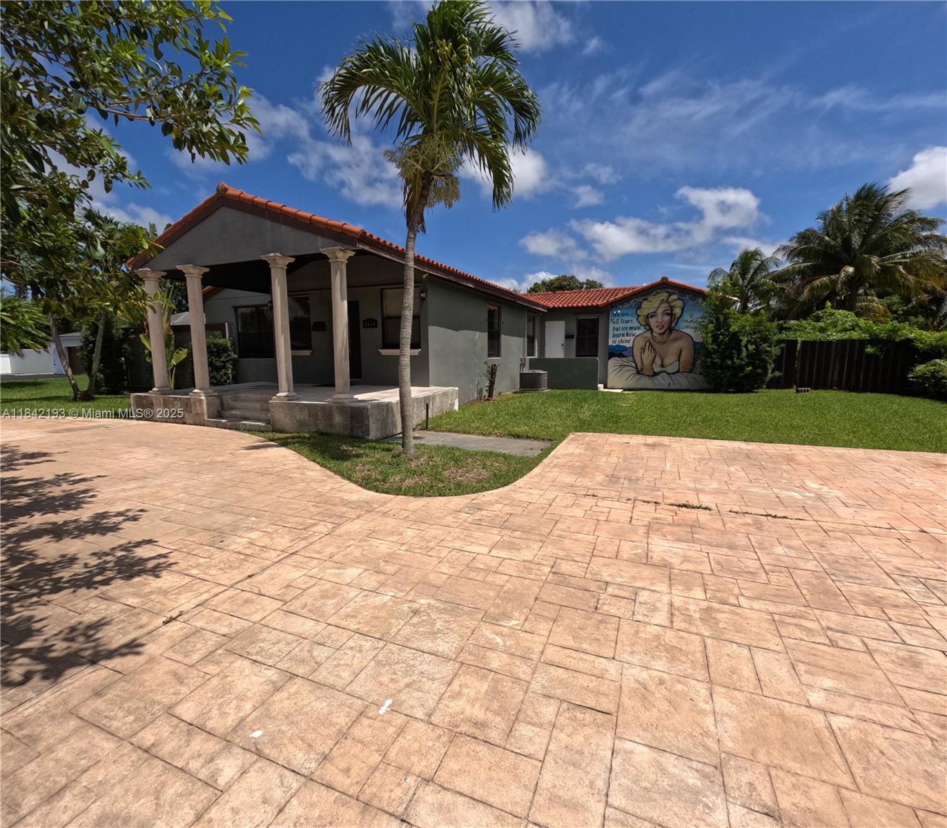 HOLLYWOOD LITTLE RANCHES - Residential Lease