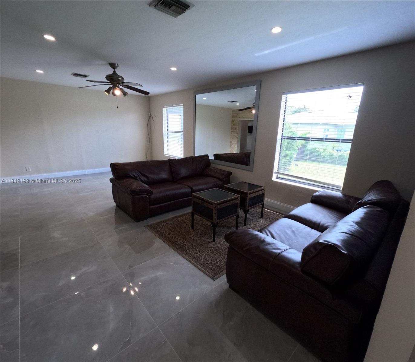 HOLLYWOOD LITTLE RANCHES - Residential Lease