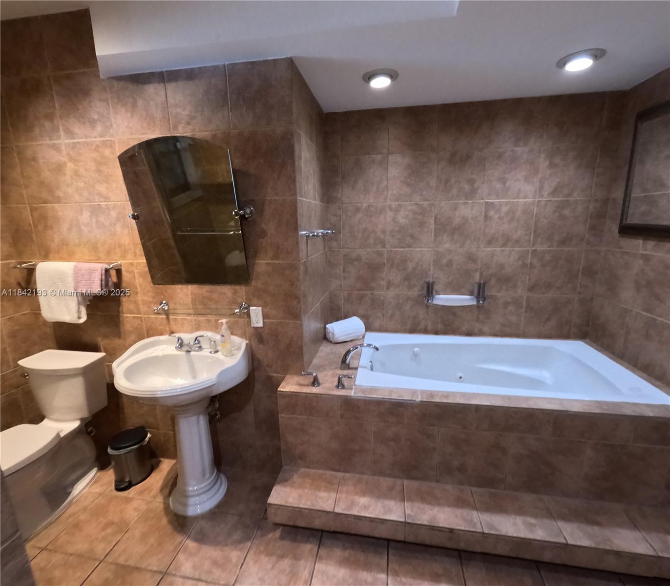 HOLLYWOOD LITTLE RANCHES - Residential Lease