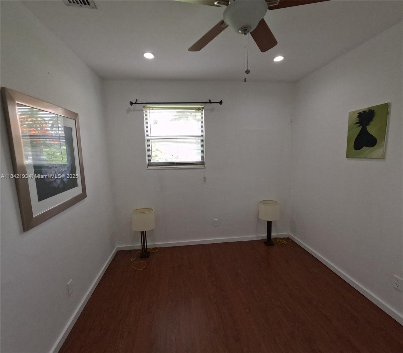 HOLLYWOOD LITTLE RANCHES - Residential Lease