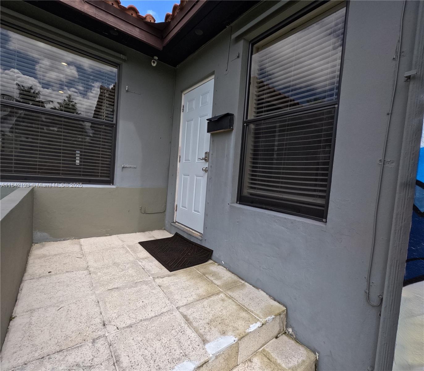 HOLLYWOOD LITTLE RANCHES - Residential Lease