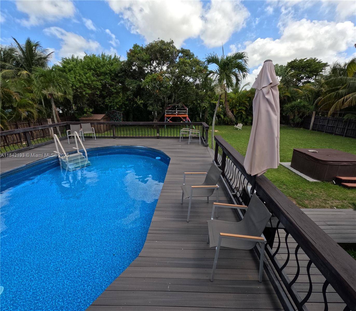 HOLLYWOOD LITTLE RANCHES - Residential Lease