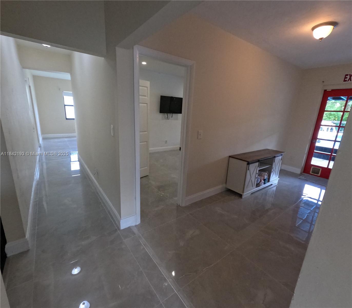 HOLLYWOOD LITTLE RANCHES - Residential Lease