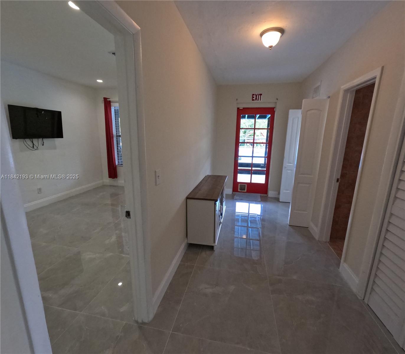 HOLLYWOOD LITTLE RANCHES - Residential Lease