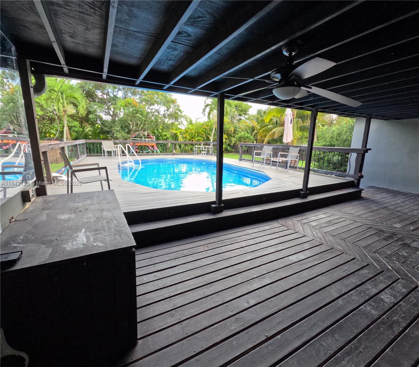 HOLLYWOOD LITTLE RANCHES - Residential Lease