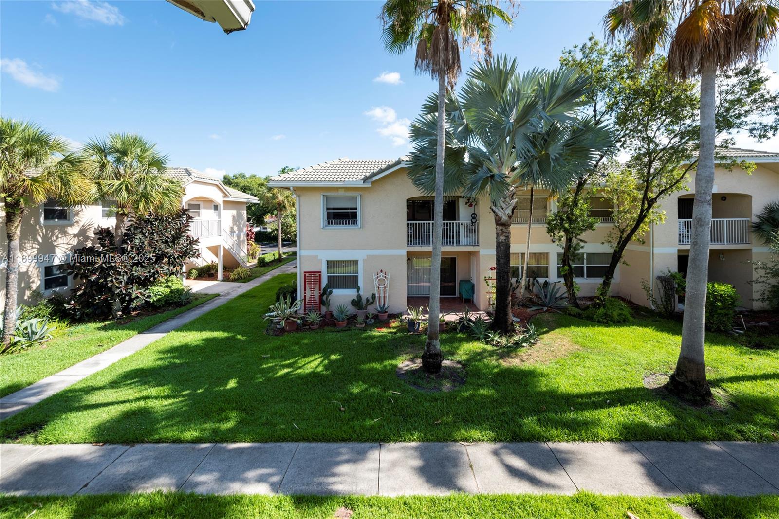 ROYAL GARDEN CONDO - Residential