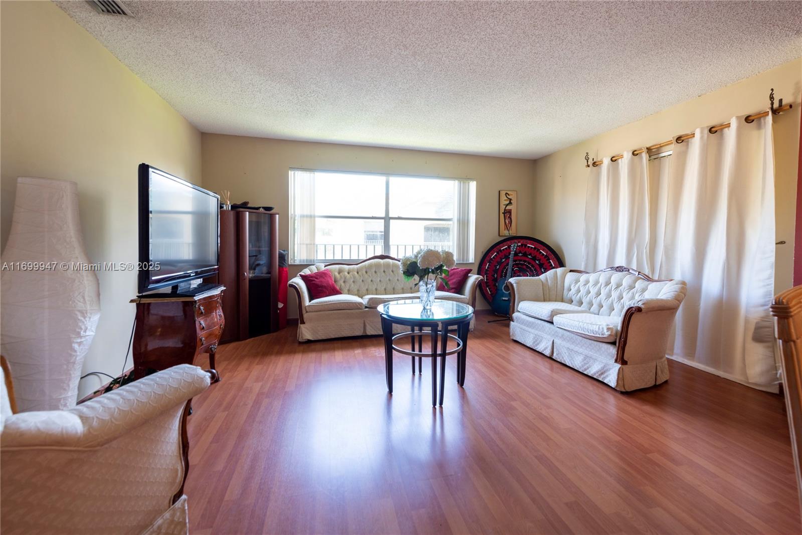 ROYAL GARDEN CONDO - Residential