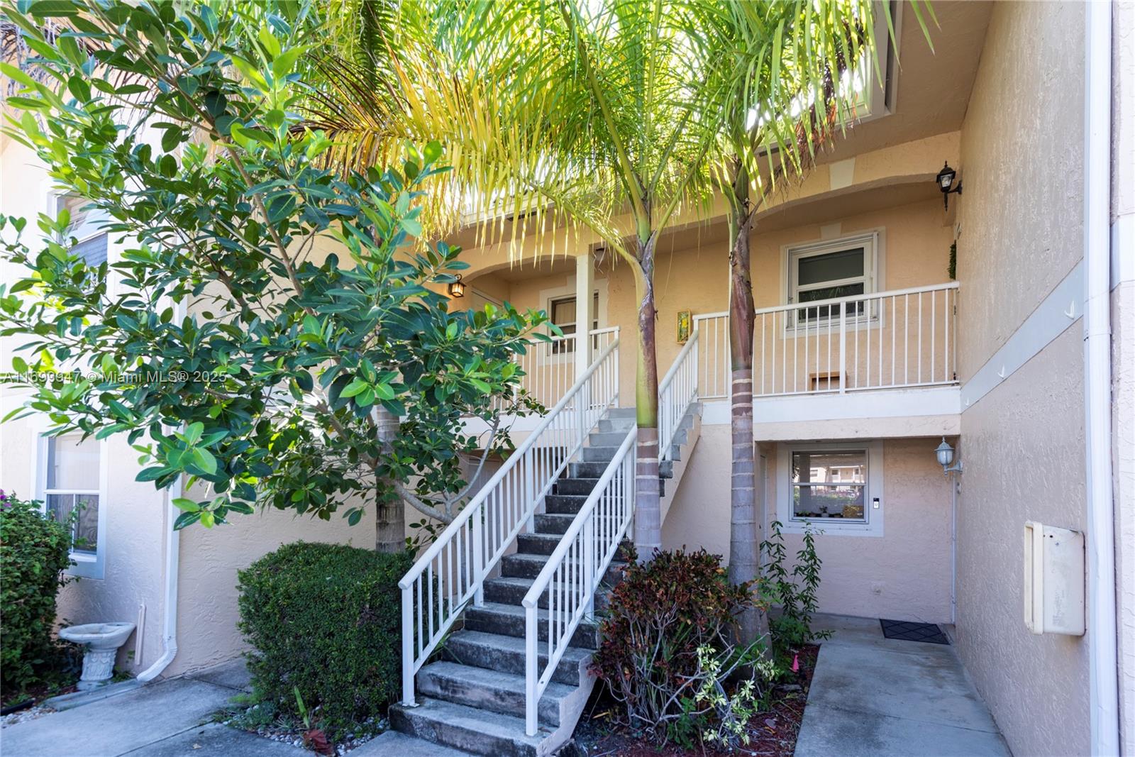 ROYAL GARDEN CONDO - Residential