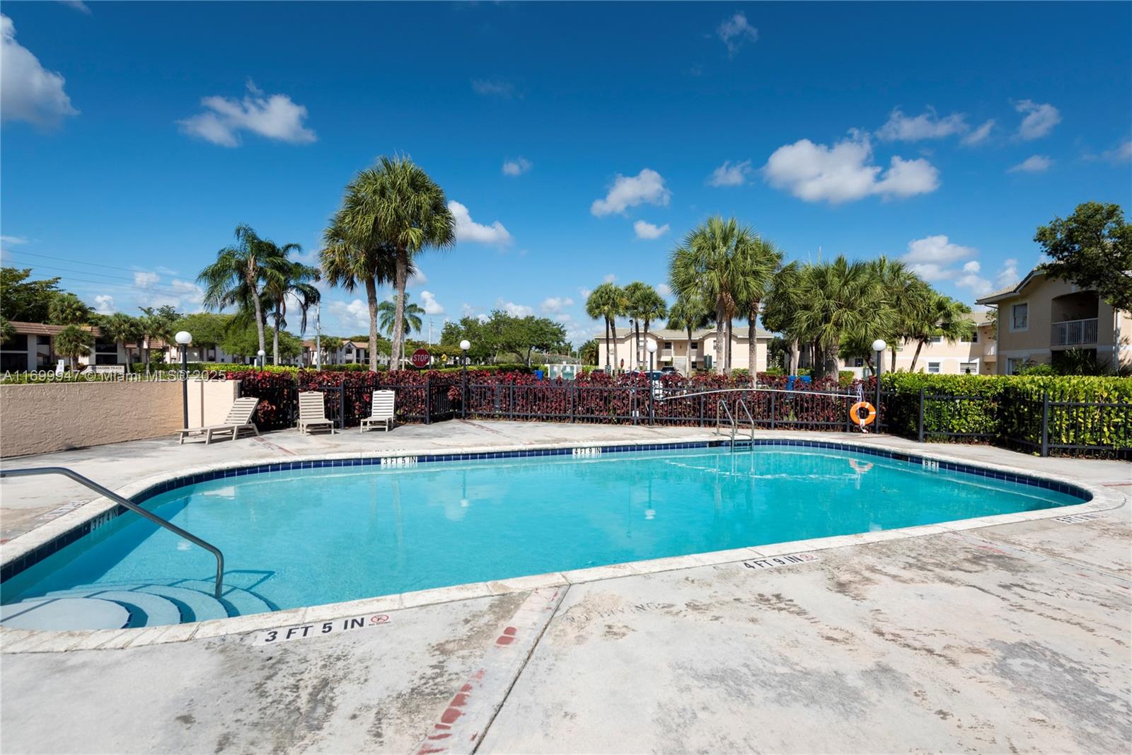 ROYAL GARDEN CONDO - Residential