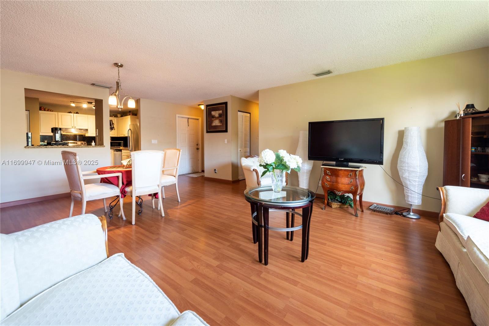 ROYAL GARDEN CONDO - Residential