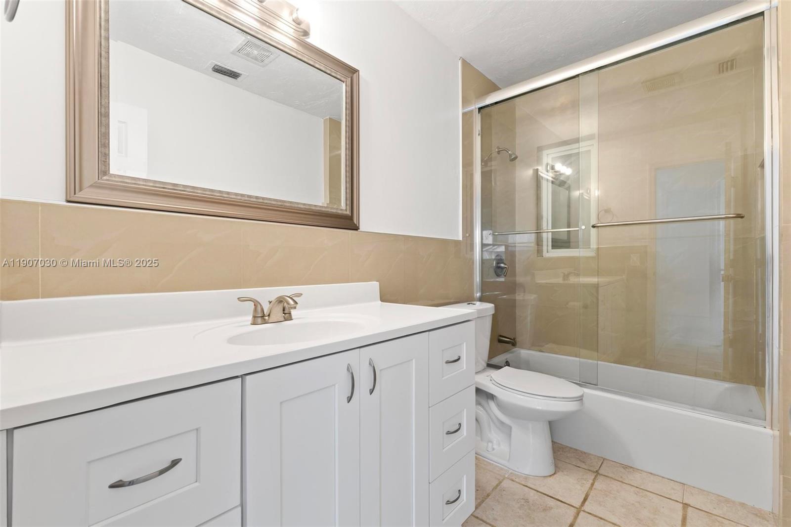 SO MIAMI HEIGHTS ADDN D - Residential Lease