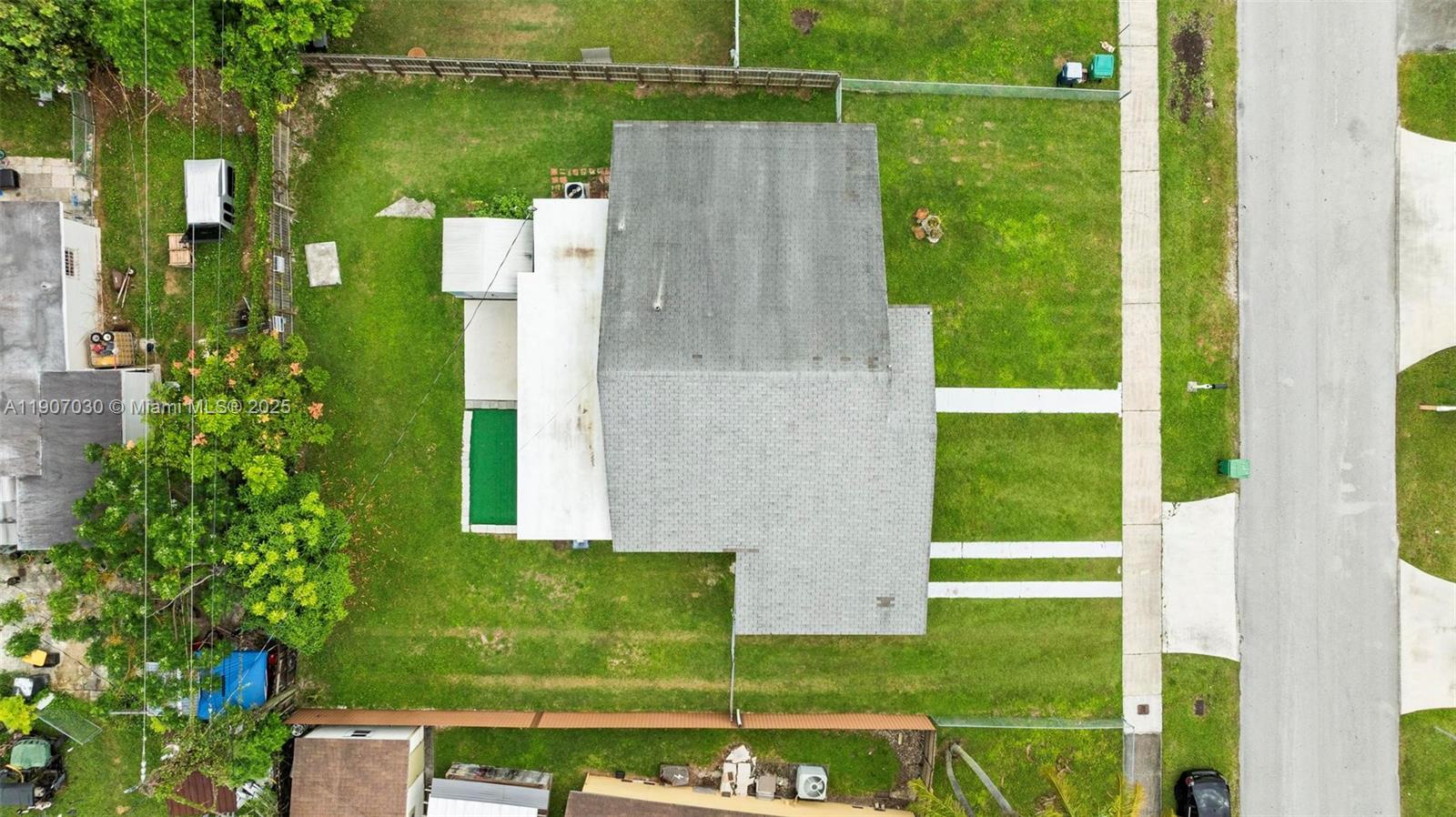 SO MIAMI HEIGHTS ADDN D - Residential Lease