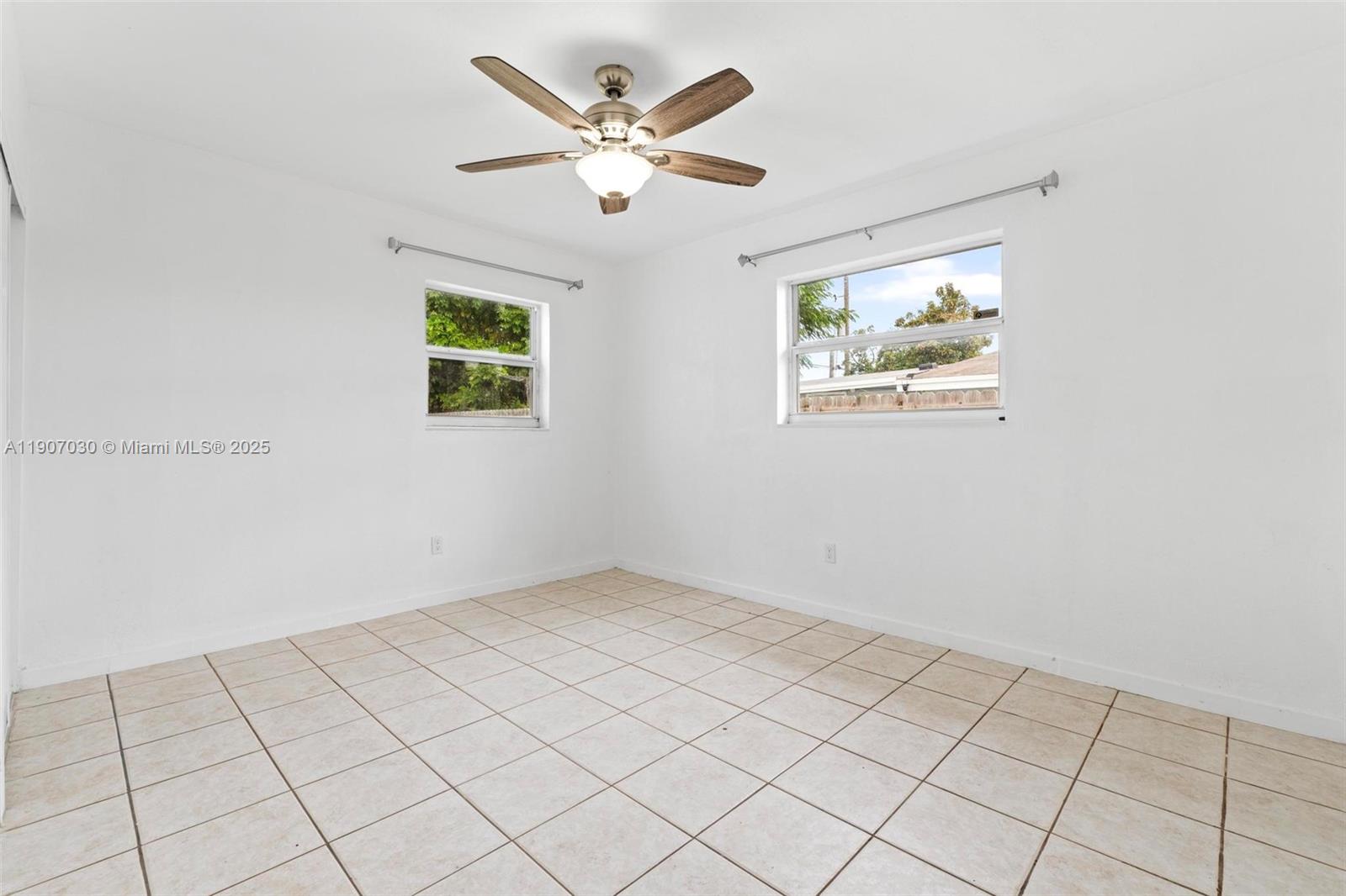 SO MIAMI HEIGHTS ADDN D - Residential Lease