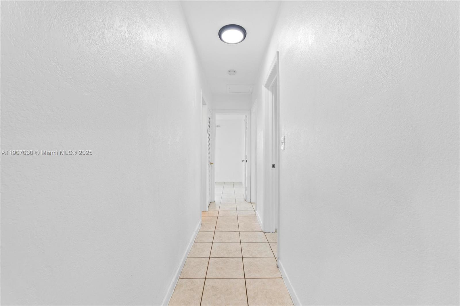 SO MIAMI HEIGHTS ADDN D - Residential Lease
