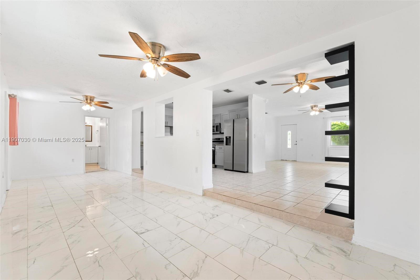 SO MIAMI HEIGHTS ADDN D - Residential Lease