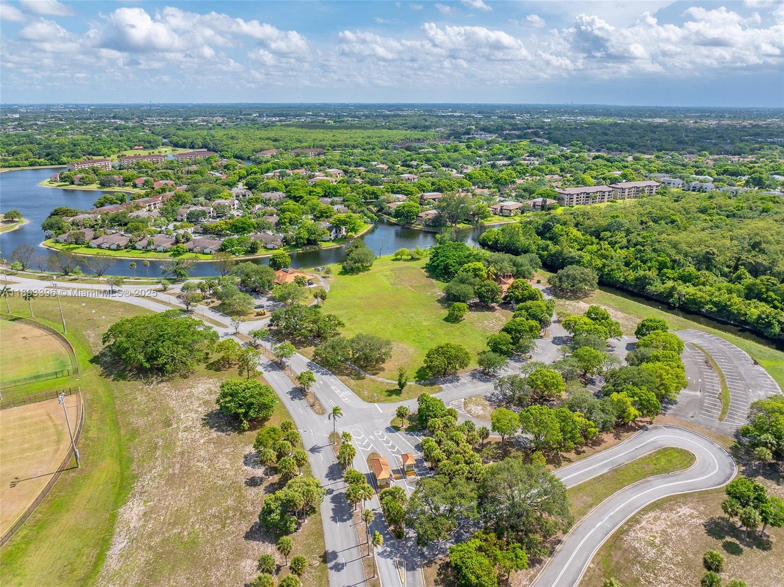 APPLEWOOD VILLAGE IV-E CO - Residential