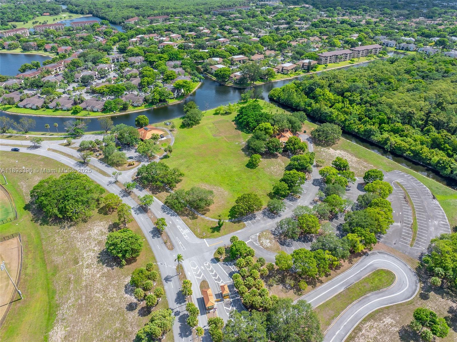 APPLEWOOD VILLAGE IV-E CO - Residential