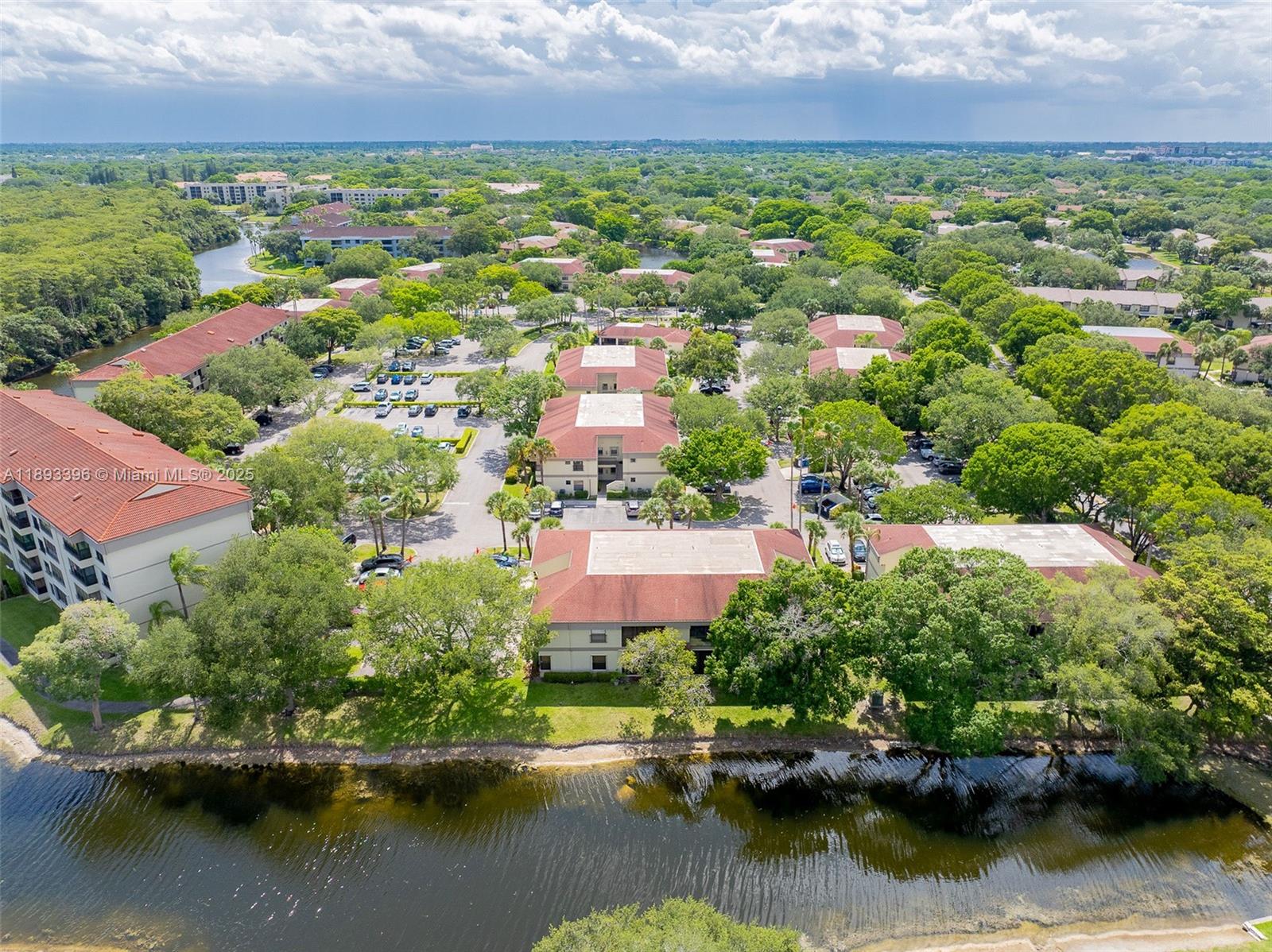 APPLEWOOD VILLAGE IV-E CO - Residential