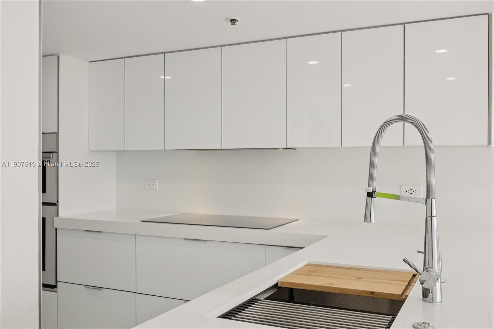 THE GRANDVIEW PALACE COND - Residential