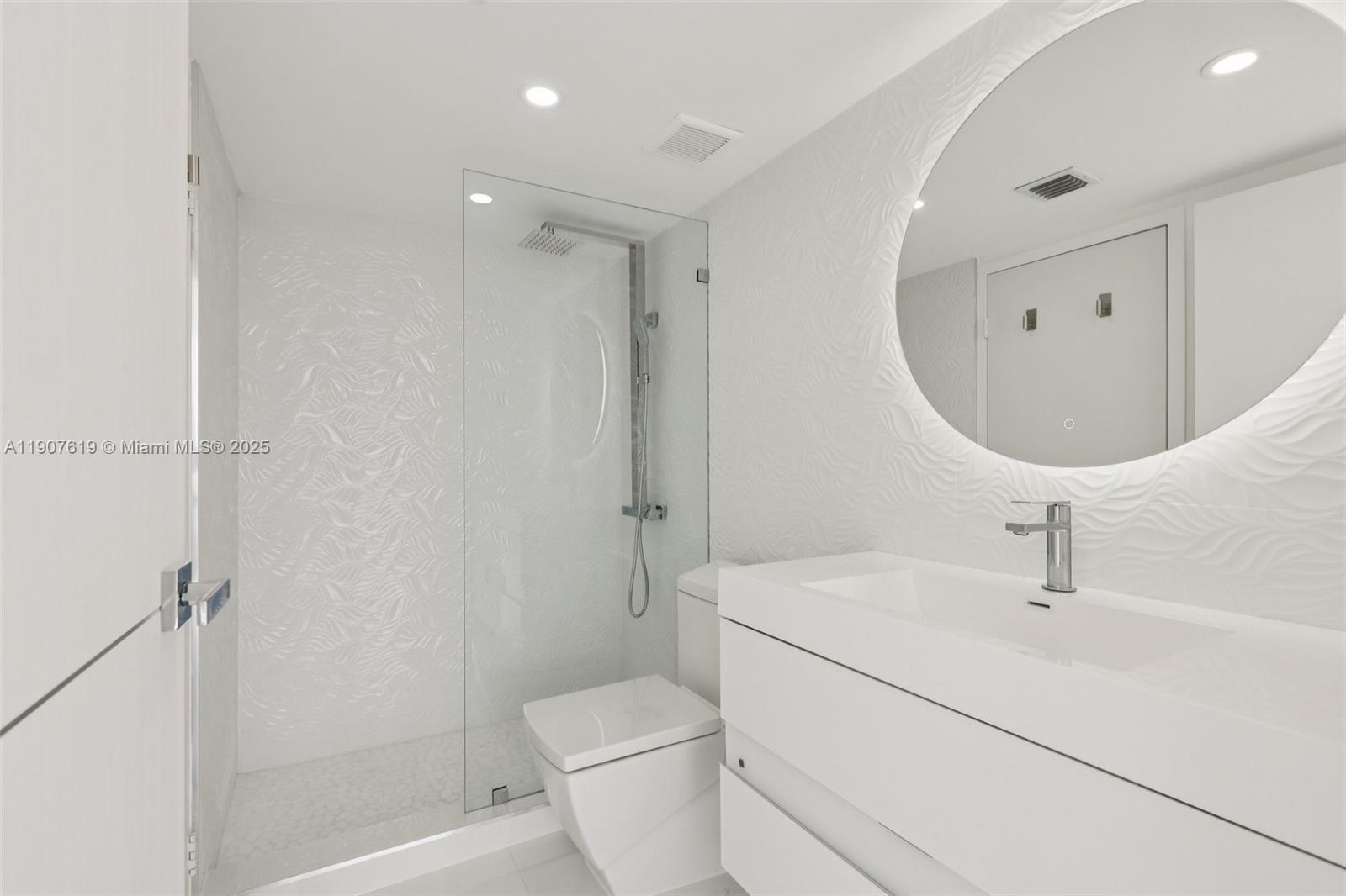 THE GRANDVIEW PALACE COND - Residential