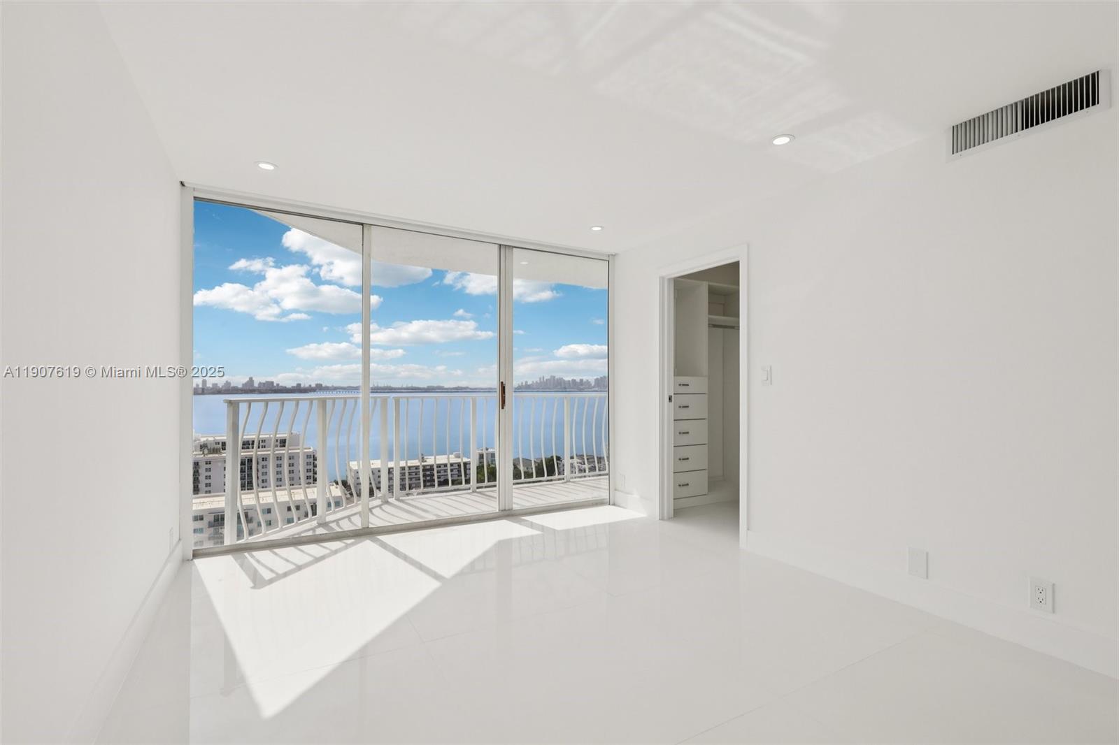 THE GRANDVIEW PALACE COND - Residential