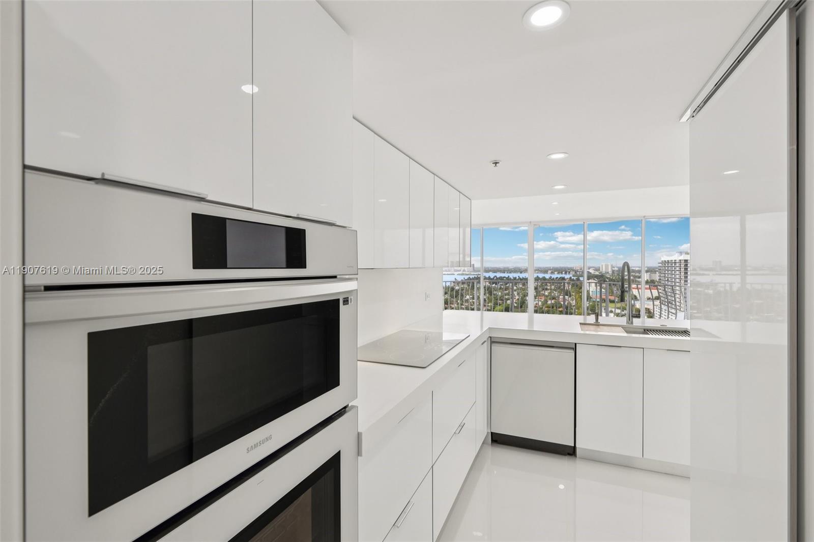 THE GRANDVIEW PALACE COND - Residential