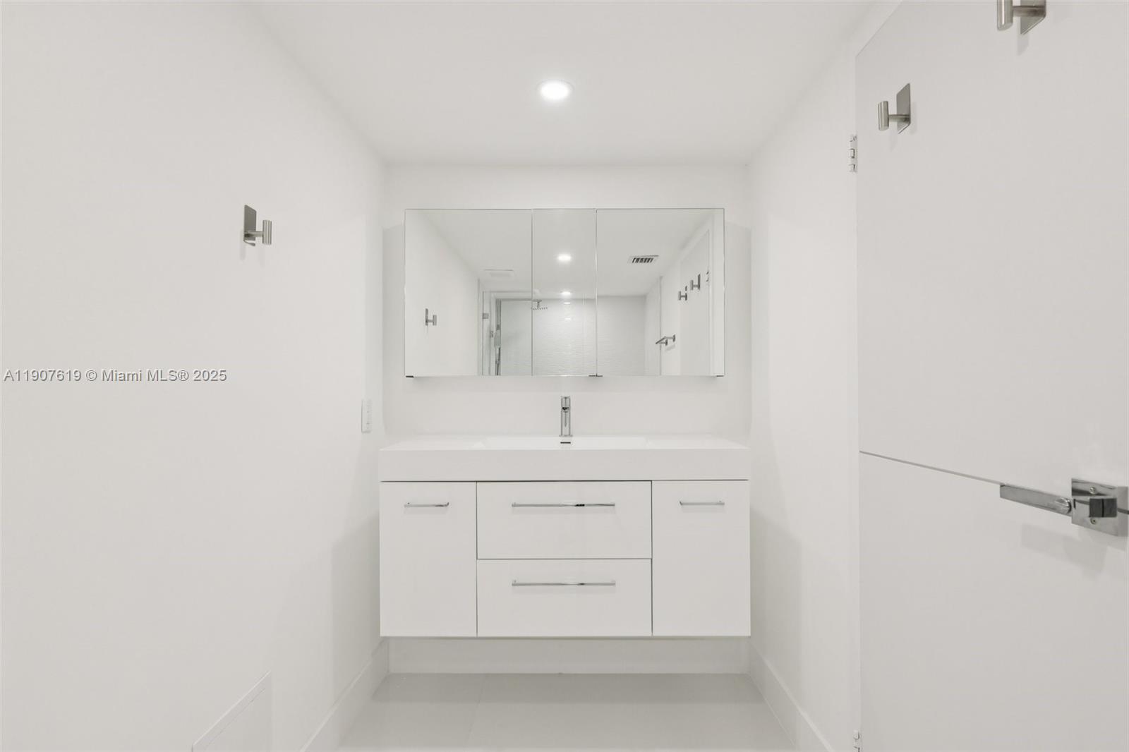 THE GRANDVIEW PALACE COND - Residential