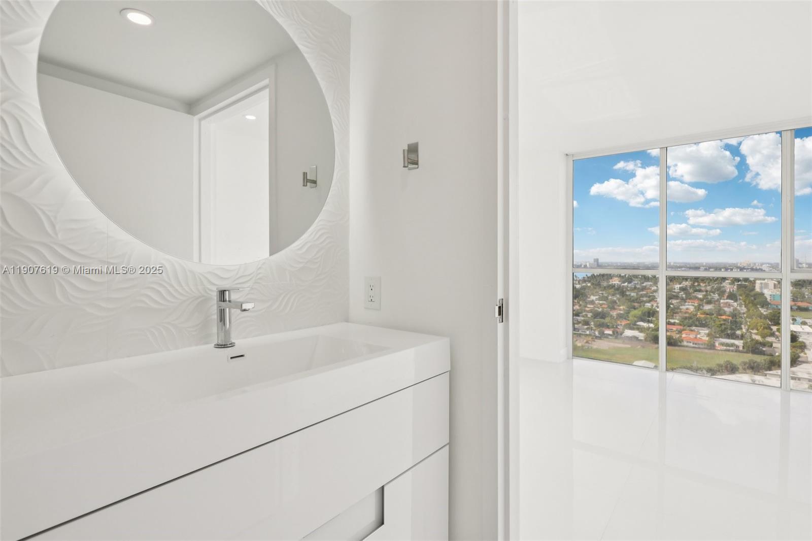 THE GRANDVIEW PALACE COND - Residential