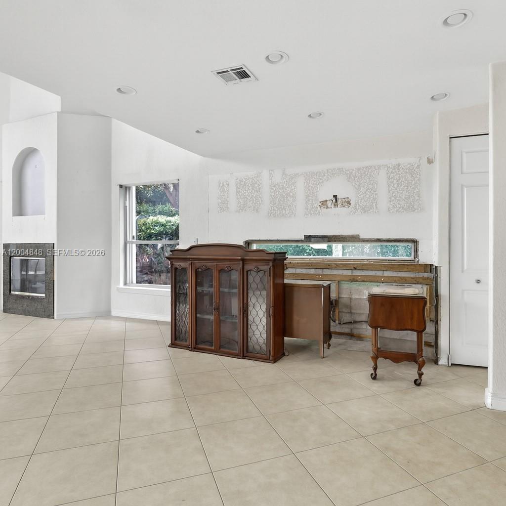 LONG LAKE ESTATES - Residential