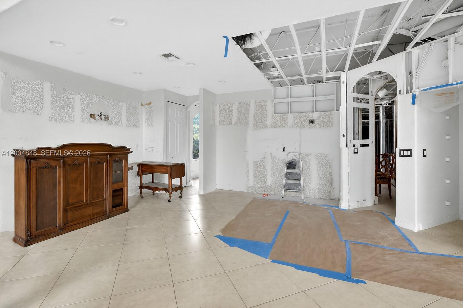 LONG LAKE ESTATES - Residential
