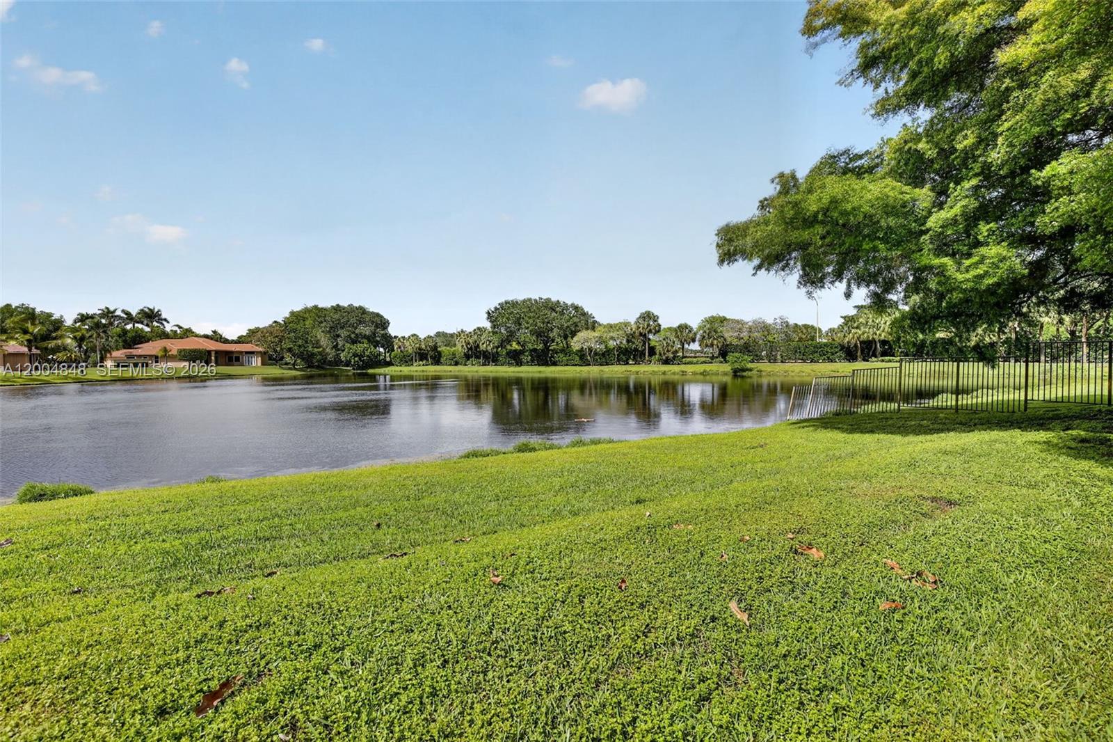 LONG LAKE ESTATES - Residential
