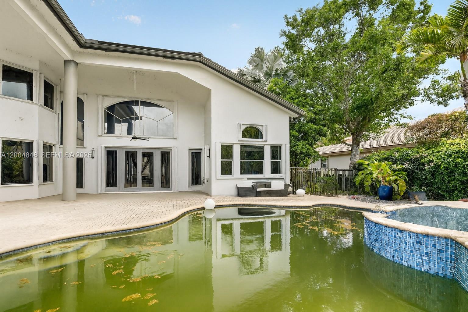 LONG LAKE ESTATES - Residential
