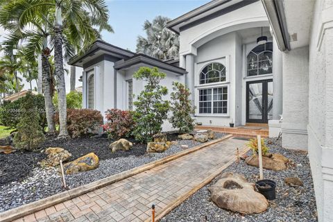 Photo of 10161 N Lake Vista Cir, Davie, FL 33328 (MLS # A12004848)