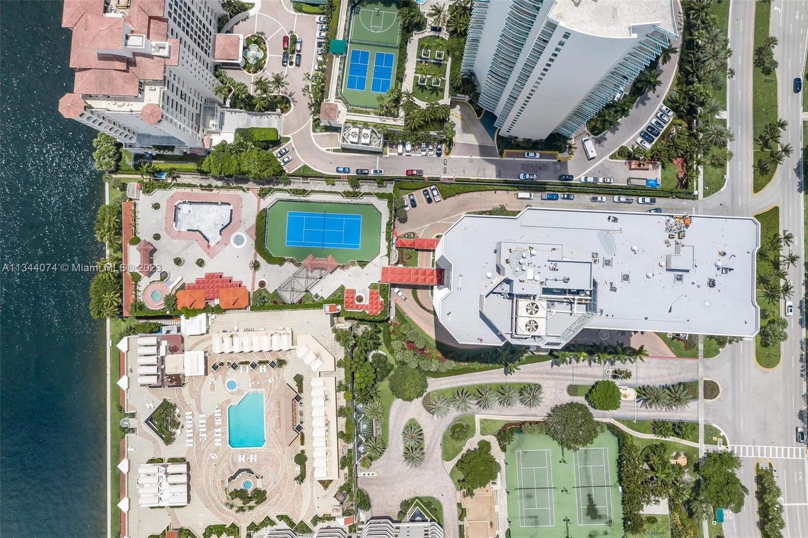 THE LANDMARK CONDO - Residential