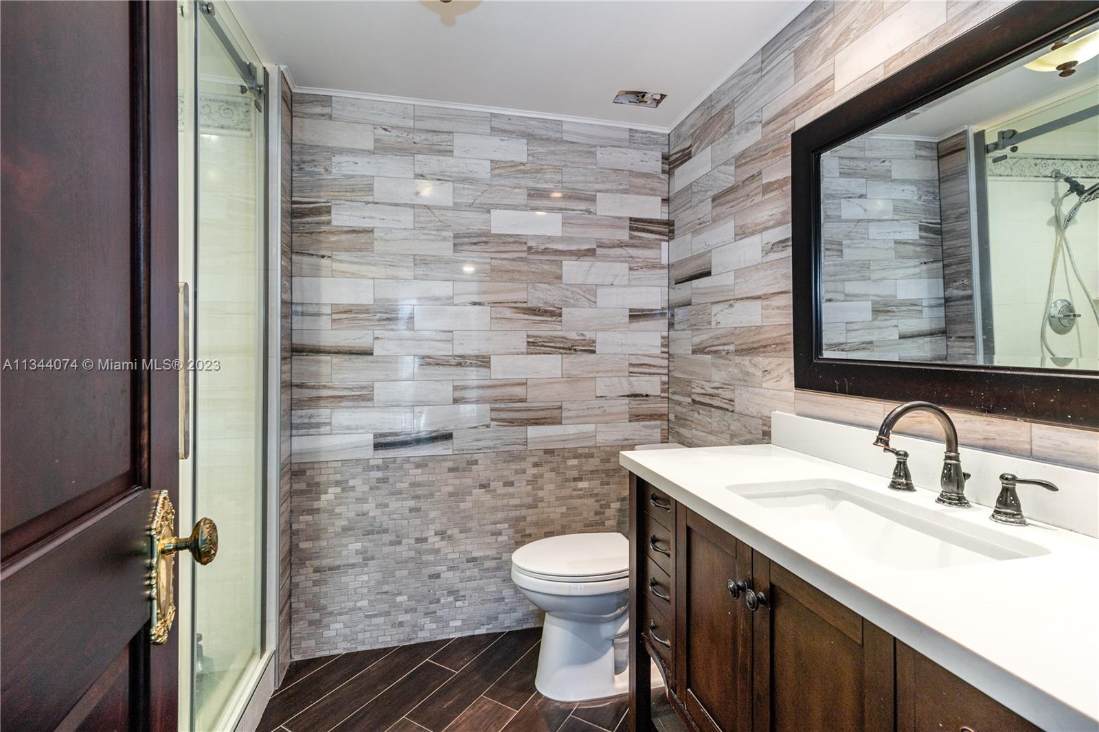 THE LANDMARK CONDO - Residential