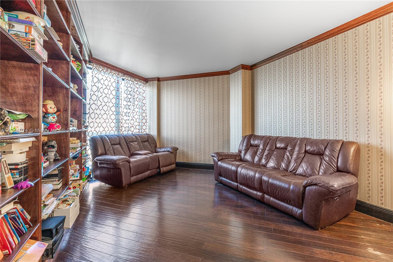 THE LANDMARK CONDO - Residential