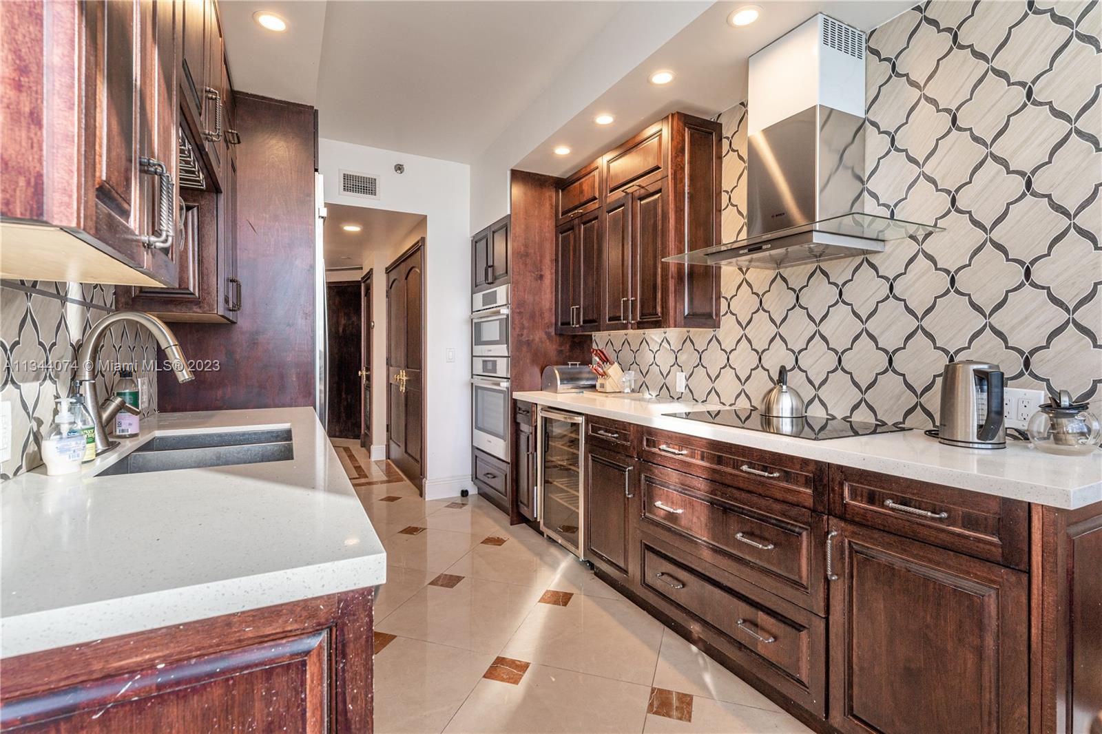 THE LANDMARK CONDO - Residential